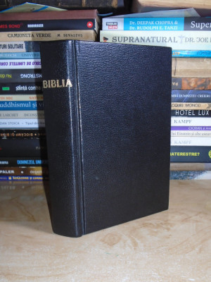 BIBLIA SAU SFANTA SCRIPTURA * CU TRIMITERI ~ 1992 foto