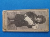 fotografie COPILA CU PAPUSA. Anii 1900
