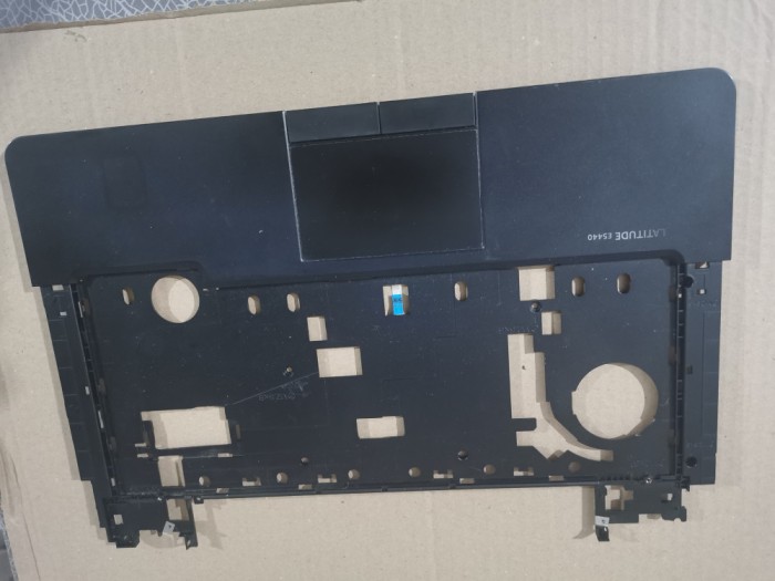 Dell Latitude E5440 Carcasa superioara palmrest