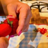 Instrument rapid pentru curatat codita capsuni, roșii cherry - Usor, fara risipa