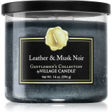 Village Candle Gentlemen&#039;s Collection Leather &amp; Musk Noir lum&acirc;nare parfumată 396 g
