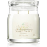 Yankee Candle Wedding Day lum&acirc;nare parfumată Signature 368 g