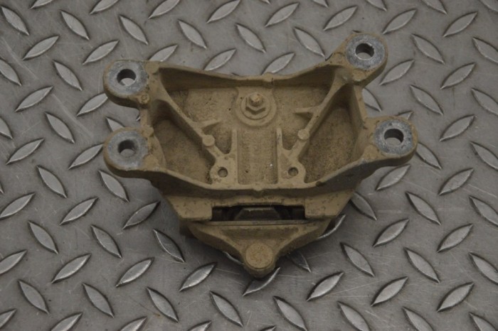 Suport cutie de viteze AUDI Q5 8R 2013 OEM: 8K0399151 21581613