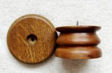 Suport vechi de lumanare din lemn-stejar,sculptat in strung.