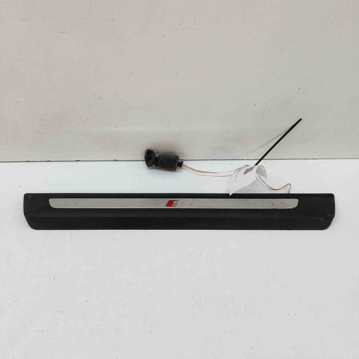 Ornament prag st&acirc;nga față AUDI Q8 4MN 2024 OEM: 4M8947405A