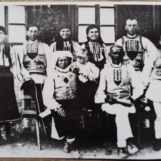 Familie de tarani romani, anii '30// reproducere de epoca