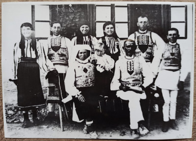 Familie de tarani romani, anii &amp;#039;30// reproducere de epoca foto