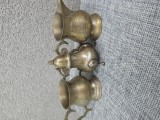 ​Set vintage din alama mini ibric cu 2 cupe gravate