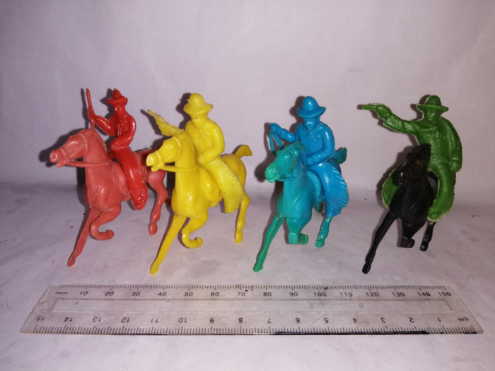 bnk jc Lido lot 4 figurine plastic cowboy calare (3)