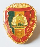 INSIGNA MILITAR DE FRUNTE RSR VARIANTA MICA 35/29,90 MM CU STEMA EMAILATA 17,10/14,50 MM PLATA EMAIL RECE ARMATA MApN MFA ( CITITI DESCRIEREA )