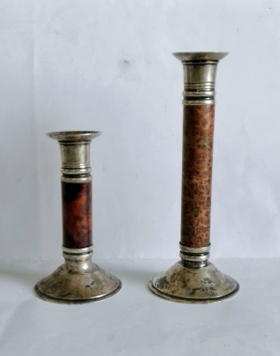 Pereche de sfesnice decorative foto