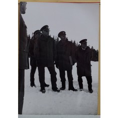 GRUP DE OFITERI ROMANI DE RANG INALT , LA O APLICATIE PE TIMP DE IARNA , FOTOGRAFIE , ANII &#039;70 - 80