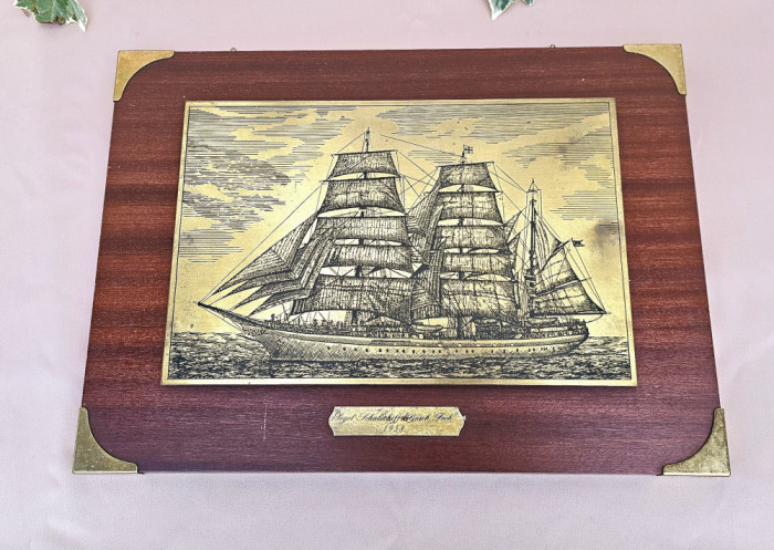 TABLOU VINTAGE GRAVURA PE PLACA DIN ALAMA, NAVA GORCH FOCK DIN 1958