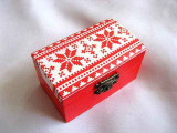 Cutiuta cu motiv traditional culori rosu si alb, cutiuta lemn 27887