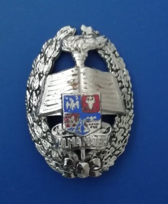 QW9 N2 23 - insigna - militar - absolvire studii superioare - Alma mater foto