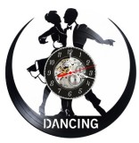 Ceas de perete decorativ realizat din disc de vinil, Model Cuplu de Dansatori de Societate, Text Dancing, Negru, 30 cm