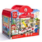Set de joaca din lemn gara portabila Hape 40 piese