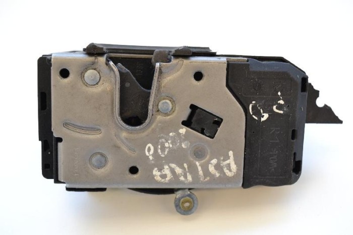 &Icirc;ncuietoare ușă dreapta față OPEL ASTRA H L48 2006 OEM: 13220368 1874468