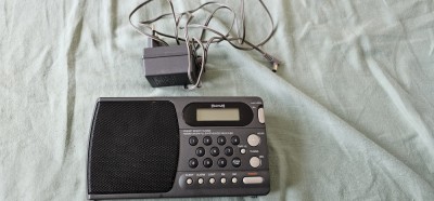 RADIO MAGNUM , FUNCTIONEAZA CU ALIMENTATOR foto