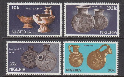 Nigeria, vase traditionale, olarit, 1990, MNH** foto