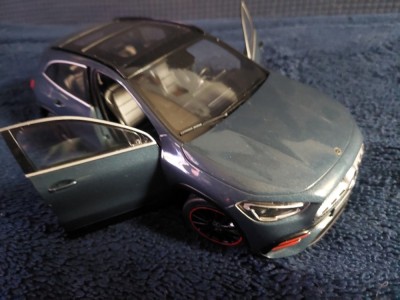 Macheta Mercedes-Benz GLA, 1:18, metalica (Solido) foto