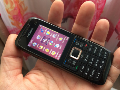 TELEFON DE COLECTIE NOKIA E51 FUNCTIONAL.CITITI VA ROG CU ATENTIE TOT ANUNTUL! foto