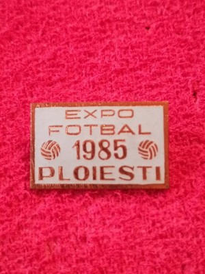 Insigna fotbal - &amp;quot;EXPO FOTBAL&amp;quot; PLOIESTI 1985 foto