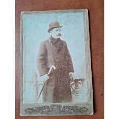 Barbat cu mustata si baston, pe carton, 1902
