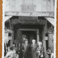 Medi Dinu , Gheorghe Dinu ( Stephan Roll ) , la Les Deux Magots , Paris , 1967