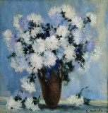 Cumpara ieftin Vas cu crizanteme albe, pictură rom&acirc;nească pe p&acirc;nză, semnată indescifrabil, Flori, Ulei, Impresionism