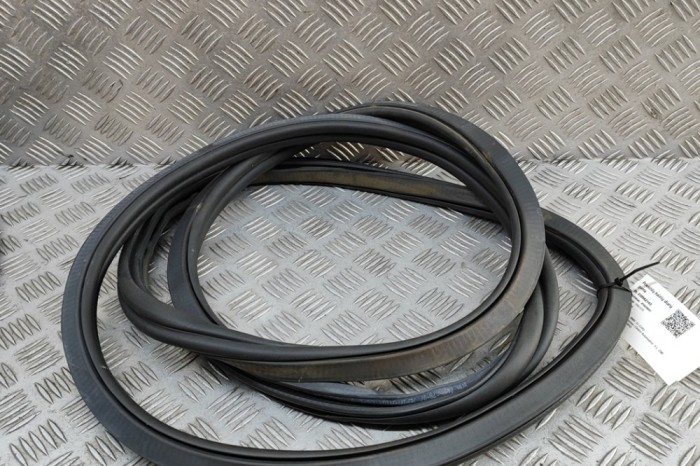 Garnitura ușă st&acirc;nga față BMW X5 G05 2020 OEM: 7428678 | 30962143