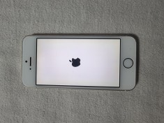 Smartphone Rar Apple Iphone 5s 16GB Gold Liber retea Icloud/retea! Livrare gratuita!