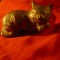 Figurina - Bibelou bronz - Motan cu fundita , Dim.=9x5cm