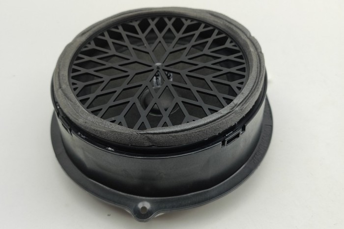 Difuzor ușă dreapta spate AUDI Q5 8R 2014 OEM: 8R0035411A 31698960