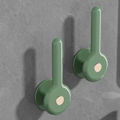 Set 2 suporturi autoadezive, pentru agatat accesorii, dimensiuni 13 x 5.5 cm, din plastic, verde