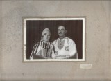 PM457N Țărani &icirc;n port popular rom&acirc;nesc, studio Foto Splendid Mircea Iuga, Săliște-Poiana