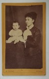 FOTOGRAF B. FUCHS , PITESTI , MAMA CU FIICA IN STUDIO , FOTOGRAFIE C.D.V. , SFARSIT DE SEC. XIX