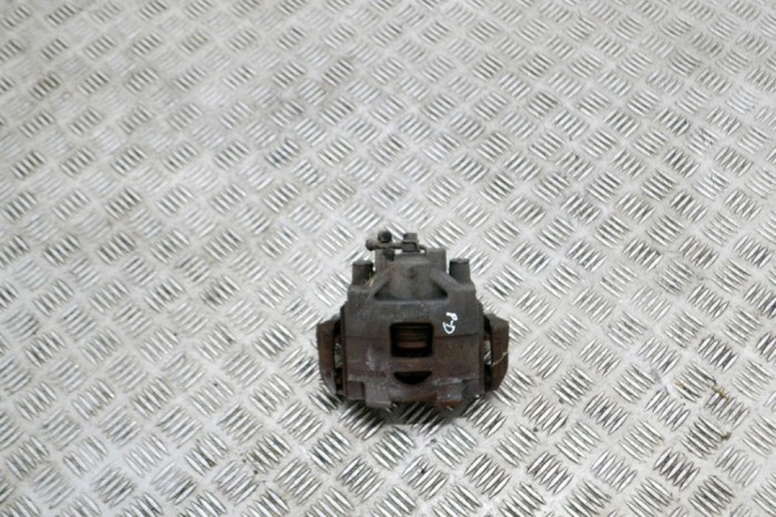 Etrier de fr&acirc;nă dreapta față TOYOTA YARIS _P13_ 2015 OEM: Hatchback | 14823075