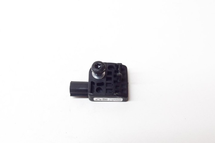 Senzor de impact dreapta spate TESLA MODEL S 2017 OEM: 1005274-00-B 14340715