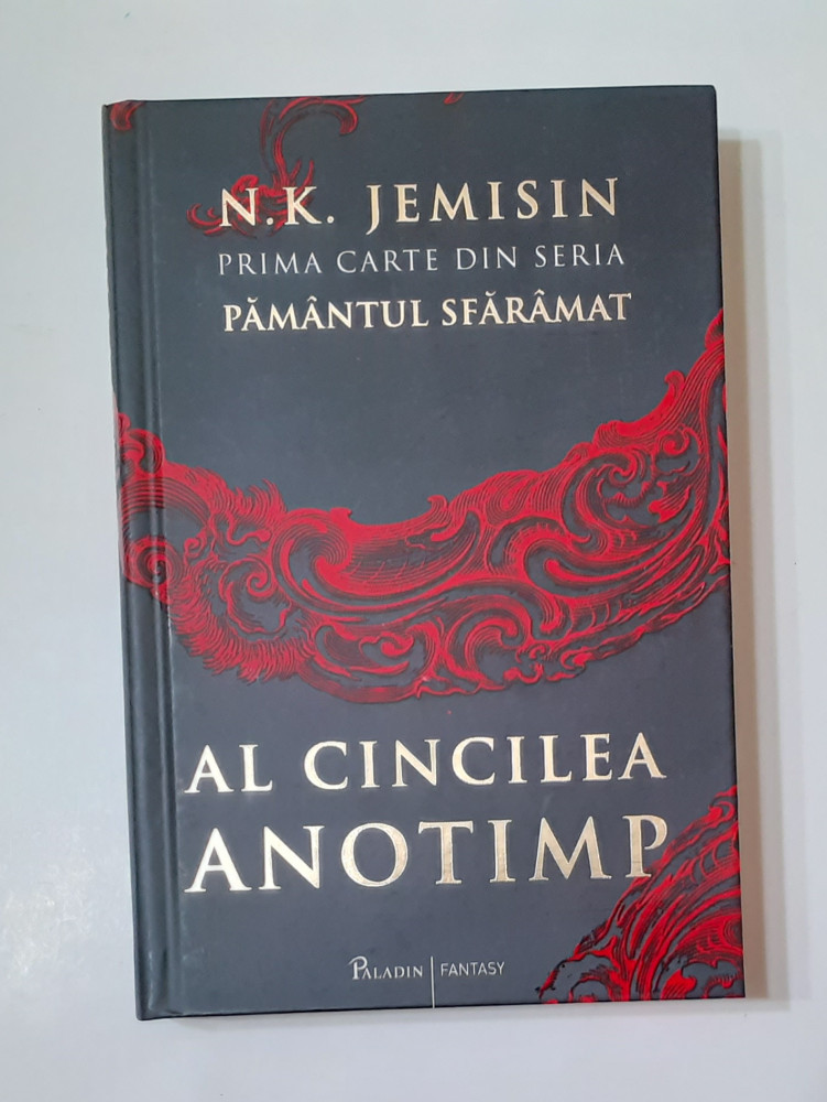 N.K. Jemisin - Al Cincilea Anotimp - Prima Carte Din Seria Pamantul  Sfaramat | Okazii.ro