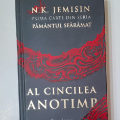 N.K. Jemisin - Al Cincilea Anotimp - Prima Carte Din Seria Pamantul Sfaramat