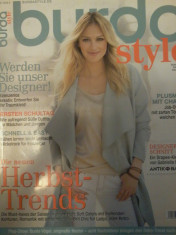 Revista Burda Style nr.8/2011 cu tipare in lb. germana si insert in lb. romana foto