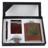 Set cadou 4 piese pentru barbati &ndash; Pix/Portcard/Plosca/Pahar pliabil