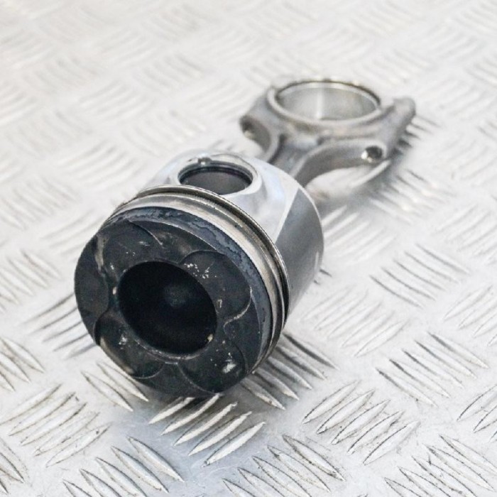 Piston VOLVO V60 2011 OEM: 863150531339777 3427248