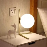 Veioza / lampa de masa, 1 glob alb, dulie G9, culoare corp auriu