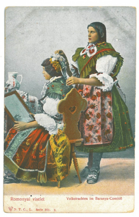 4667 - ETHNIC women, Romania - old postcard - unused