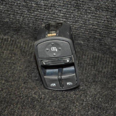 Buton geam ușă dreapta față OPEL CORSA D 2011 OEM: 13258521AA315625731 1533763 foto