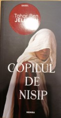 Copilul de nisip foto