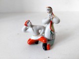 Bibelou portelan miniatura URSS cuplu dansatori traditionali, 6x6.5cm
