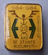 Institutul de stiinte economice din Bucuresti aniversare 1964-1984 - insigna